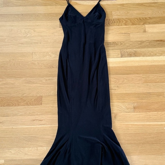 x REVOLVE Slip Fishtail Dress in Black
Norma Kamali size small - Picture 5 of 16
